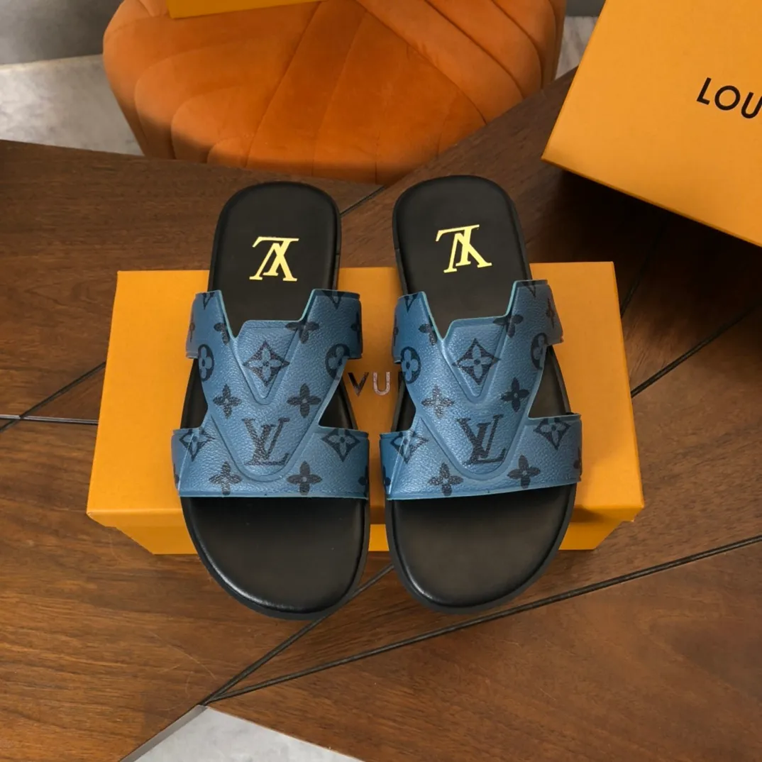 Factory price: 270💰LV counters are selling new brand luxury men's slippers, casual, loose and comfortable. The must-have model in the picture above [Happy][Happy], multiple colors available Size: 38-44, customized 45